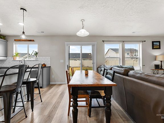 5th image of 17836 Sunset Ridge Ave