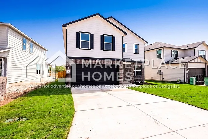 6 bed, 3.5 bath, 2968 sqft, $2,000 — Photo 2