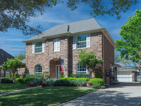 4631 Meadow Green Dr, Sugar Land, TX 77479