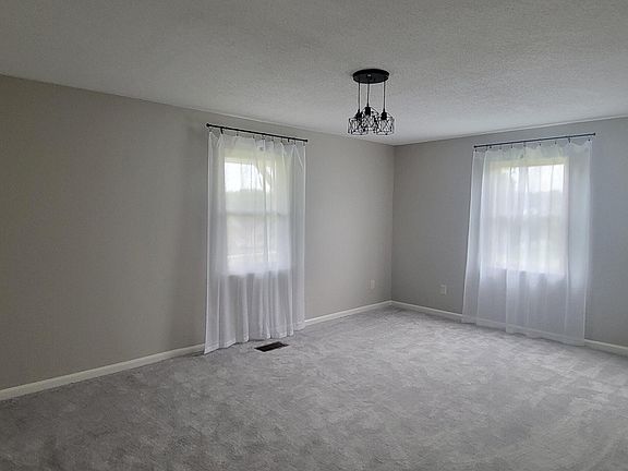 5th image of 145 Hiawatha Trl