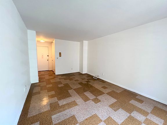 3rd image of 52-30 39th Dr APT 6H