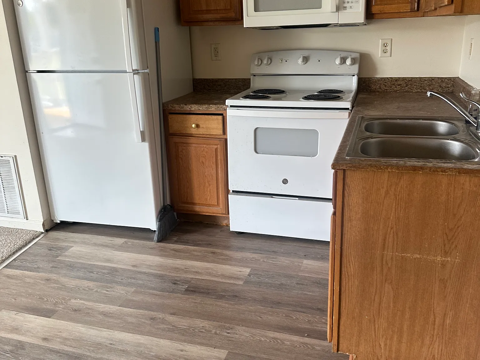 2 bed, 325 sqft, $1,300 — Photo 3