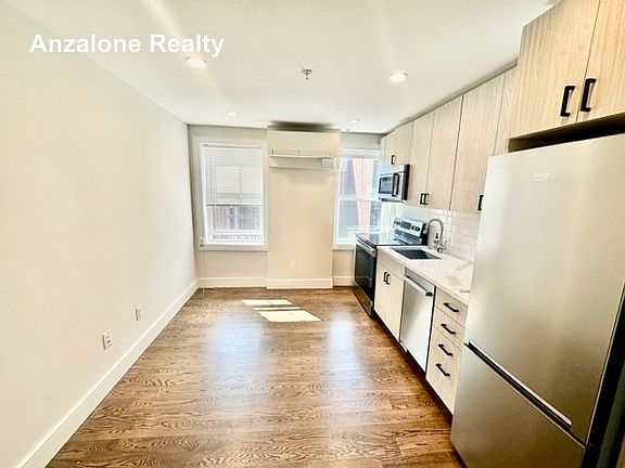 2nd image of 366 Hanover St APT 3