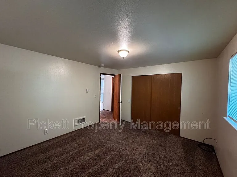 9349 Old Military Rd NE — Photo 13
