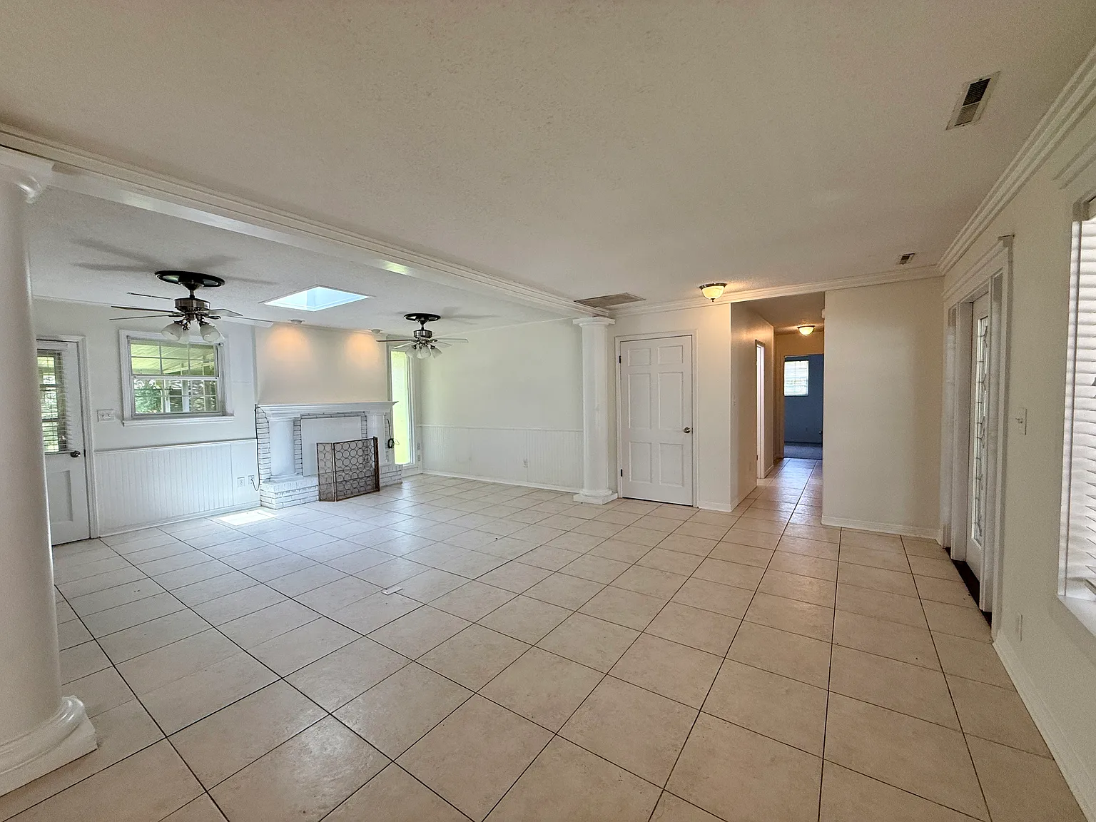 Gulf Breeze Proper 4 Bedroom — Photo 3
