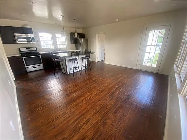2 bed, 1.0 bath, 964 sqft, $1,400 — Photo 4