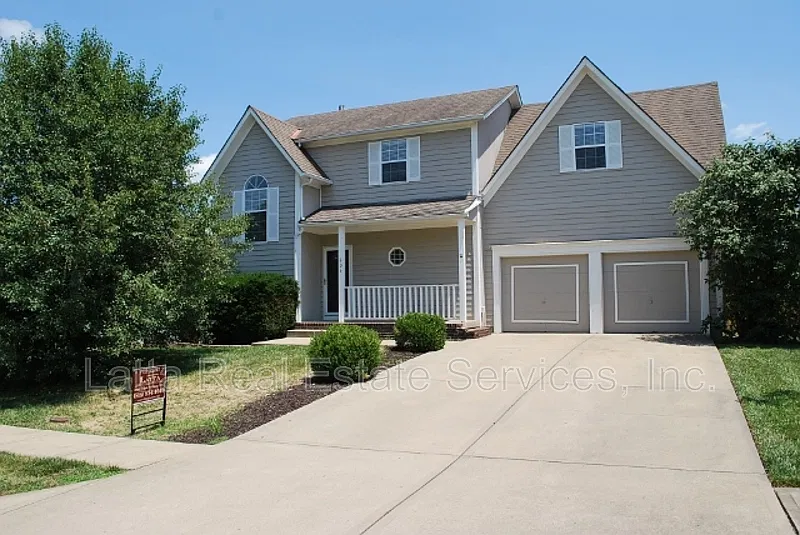 605 SE Shiloh Dr