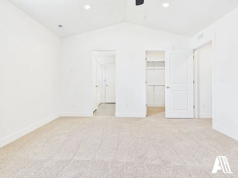 447 E 650 N — Photo 18