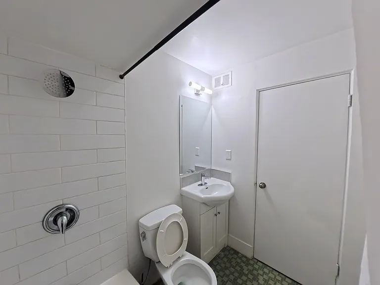 1540 Haro St #2B — Photo 12