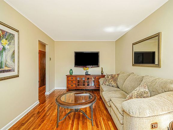 5th image of 6719 Eliot Ave