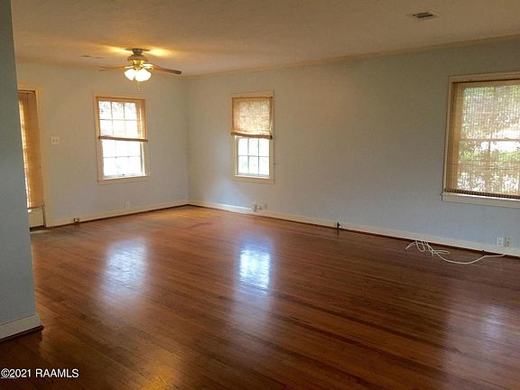4th image of 615 Saint Camille St