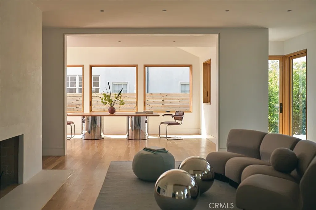 3 bed, 2500 sqft, $9,000 — Photo 3