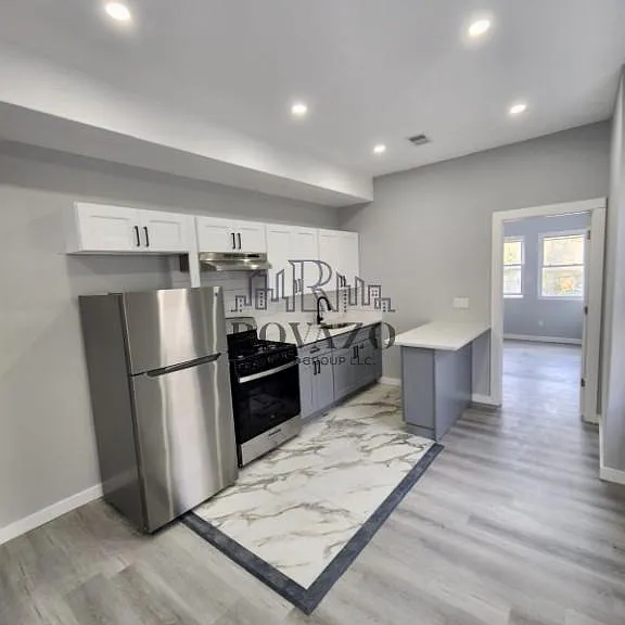 352 S 10th St #2 — Photo 1