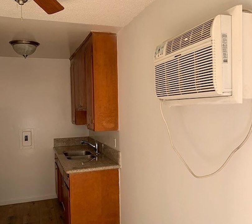 2nd image of 3747 Mentone Ave #4