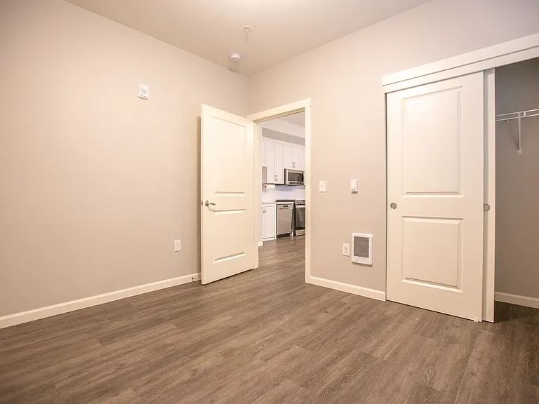 7100 N Greenwich Ave — Photo 8