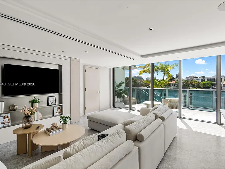 9221 E Bay Harbor Dr #408 — Photo 43