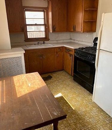 4th image of 835 Fairview Ave N