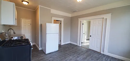 209 N Yosemite Ave #5 Photo 1