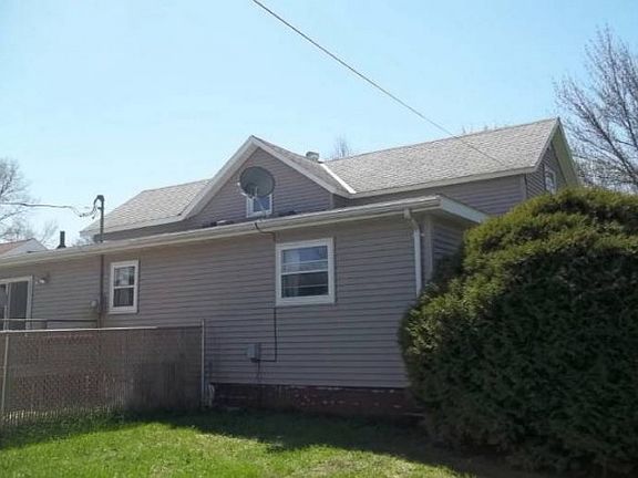 2nd image of 401 8th St S