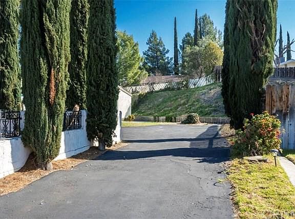 3rd image of 27722 Lakehurst Ave