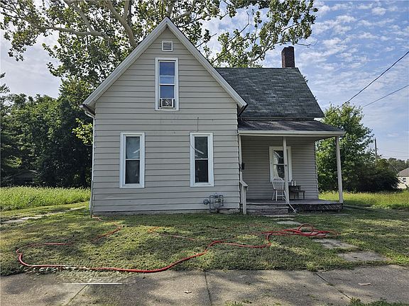 2nd image of 839 Webster Ct
