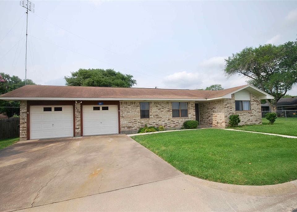 205 August St, Schulenburg, TX 78956 MLS 68938325 Zillow