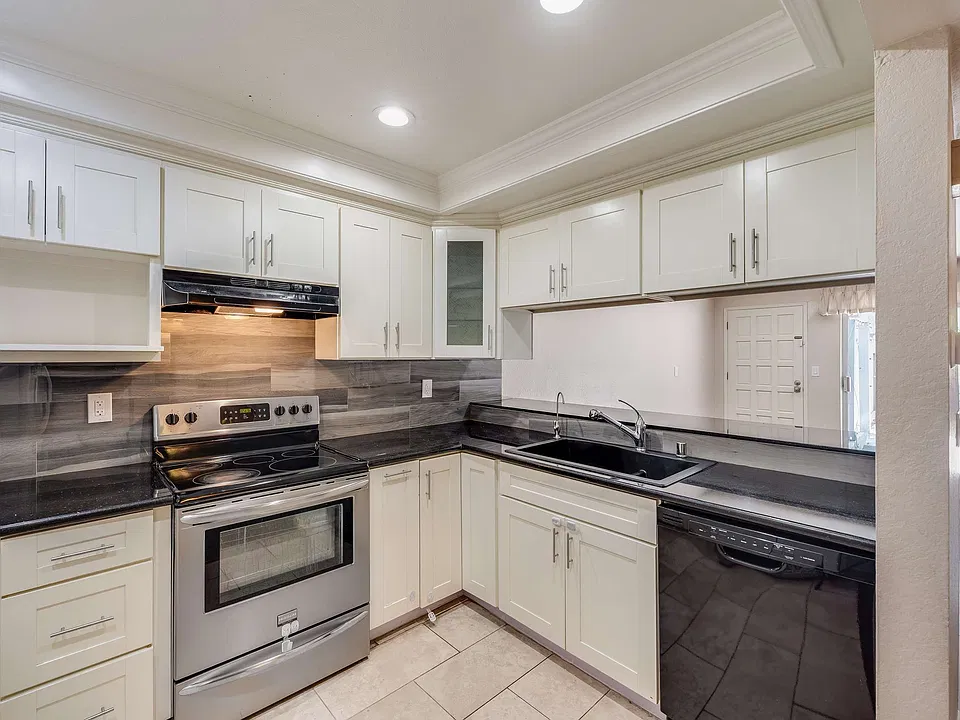 777 Hollenbeck Ave #12M