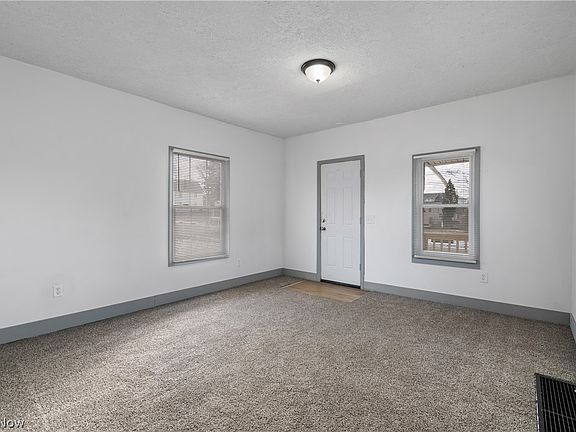 5th image of 1747 5th St SE