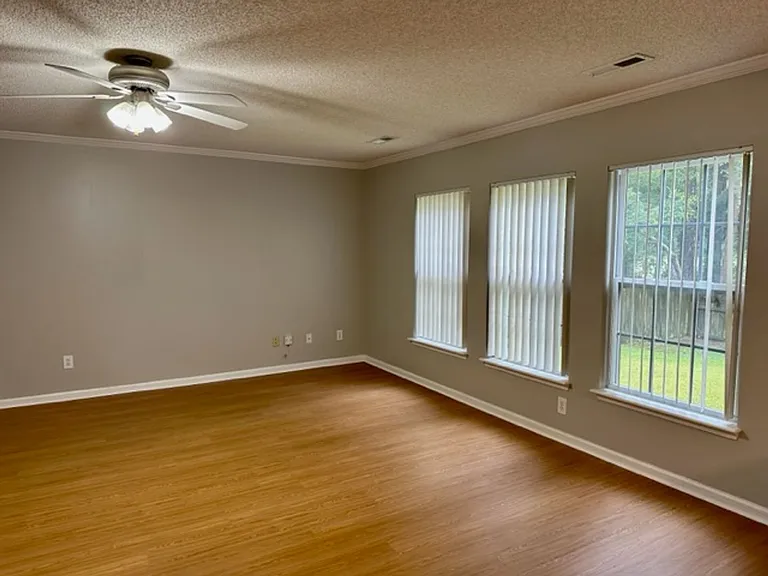 5091 Ballantine Dr — Photo 28