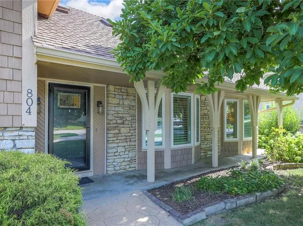 804 Tam O Shanter Dr, Kansas City, MO 64145