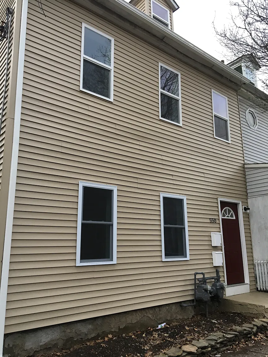 550 Bath St photo 1