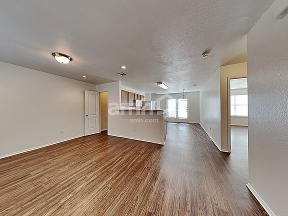 3rd image of 2036 Pine Knot Dr