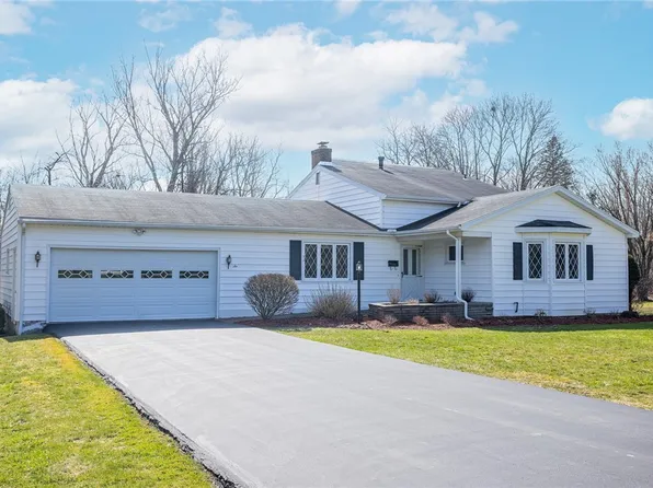 6 Woodward Dr, Le Roy, NY 14482