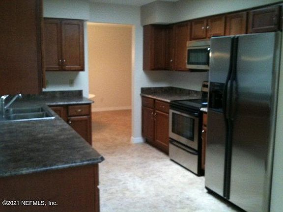 2nd image of 13 Claridge Ct S