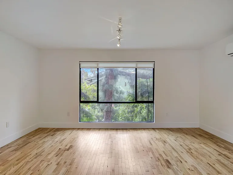 5525 Media Dr #6 — Photo 15