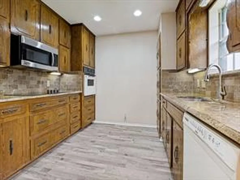 1620 Post Oak Dr — Photo 11