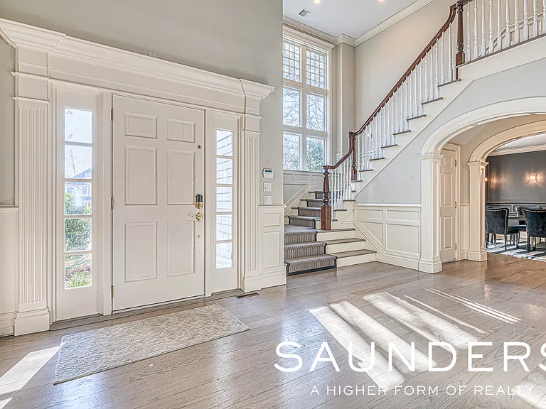 4 Candace Dr — Photo 2