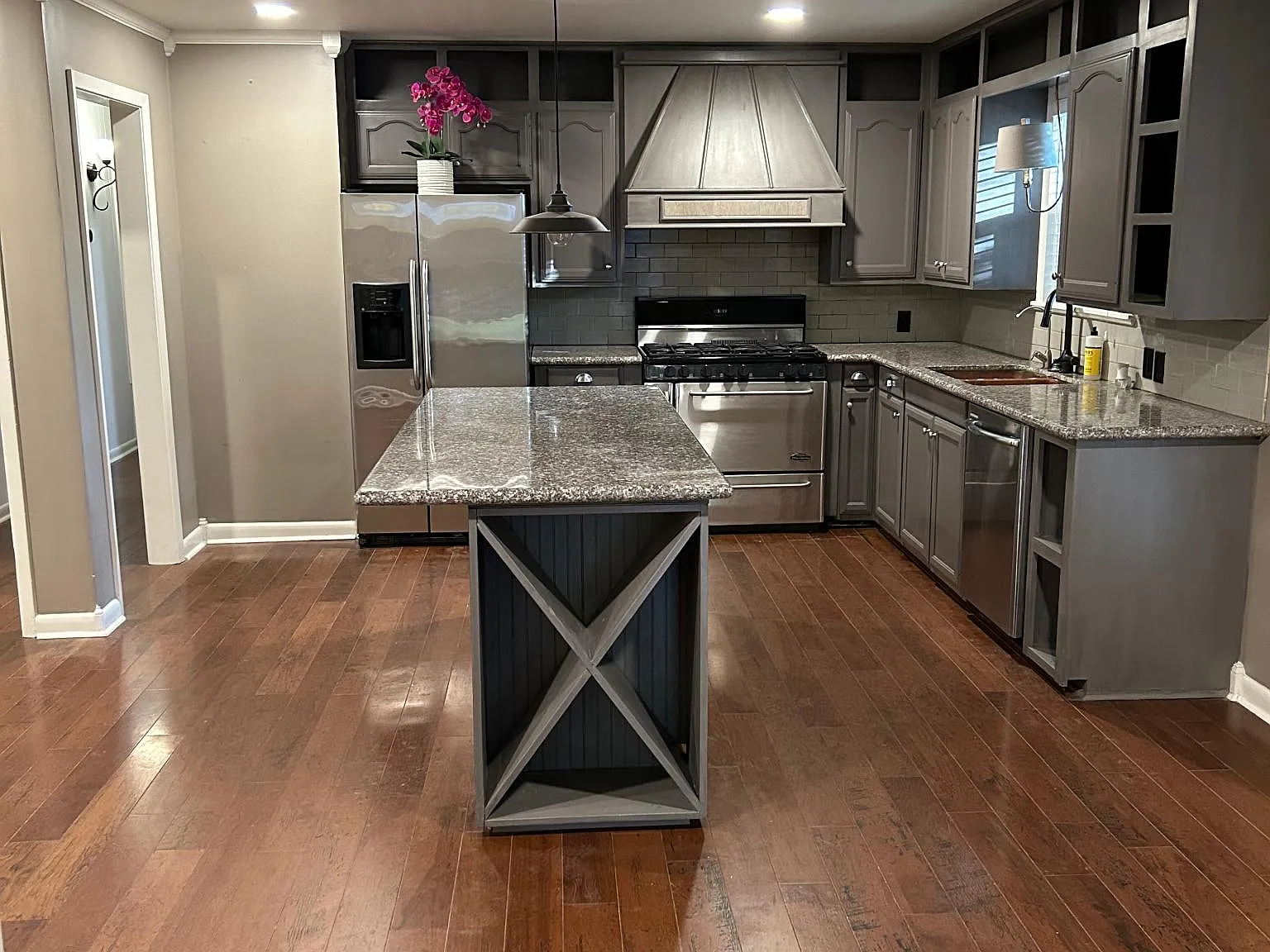 3 bed, 1600 sqft, $1,850 — Photo 1