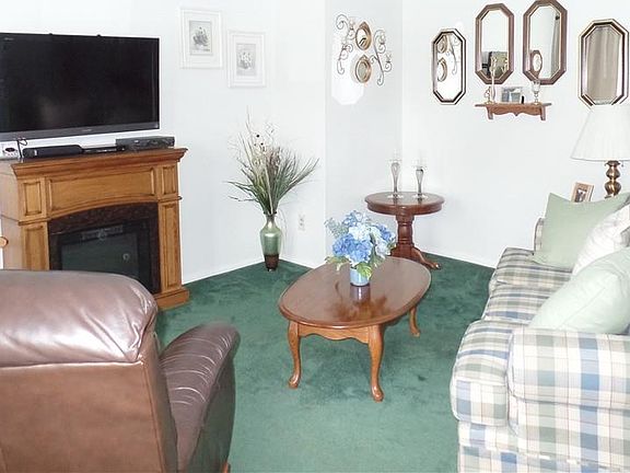 5th image of 438 North St APT 4B