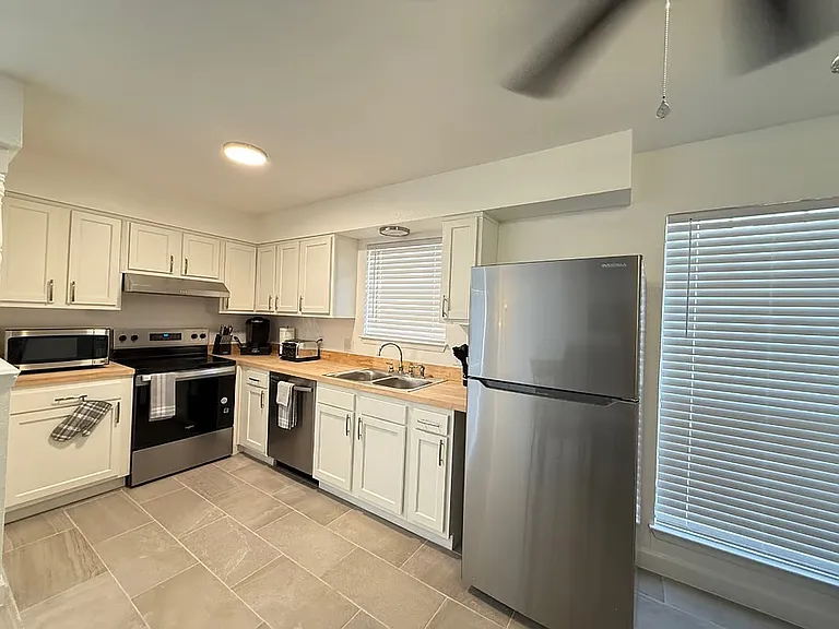 405 W Spruce Ave #A — Photo 3