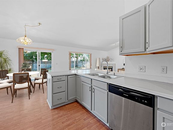 4th image of 404 Kensington Avenue NW