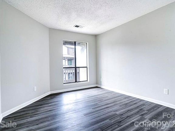 4th image of 8179 Cedar Glen Dr