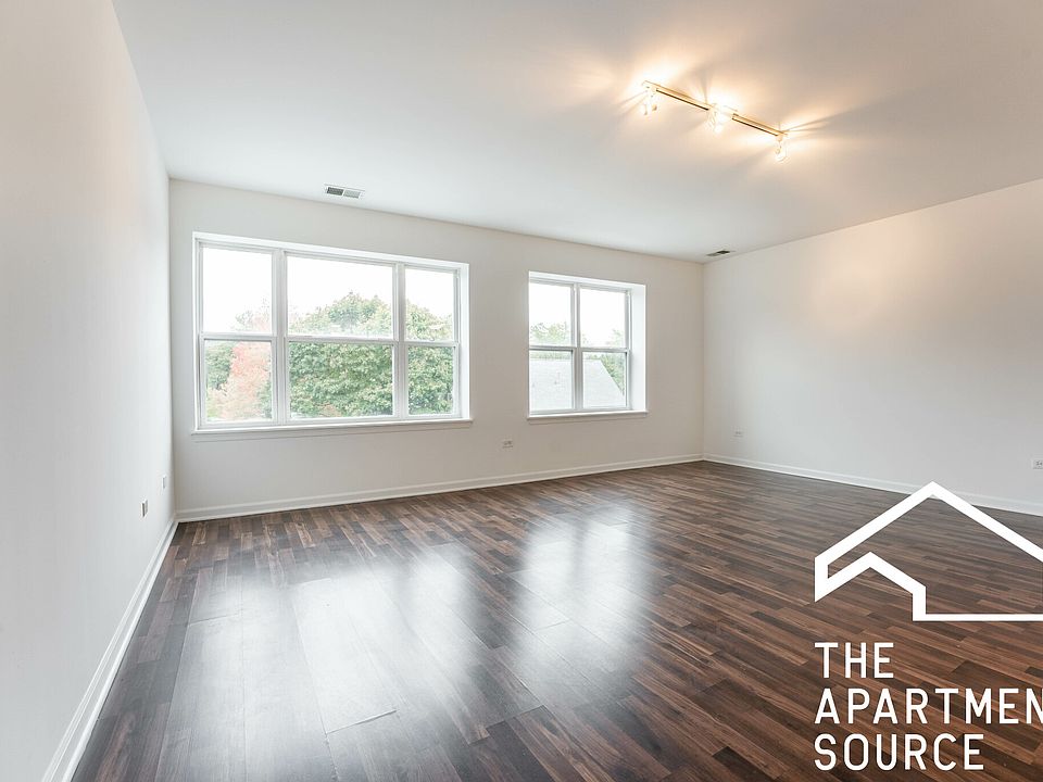 1st image of 1542 W Glenlake Ave #2D