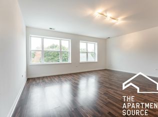 1542 W Glenlake Ave #2D, Chicago, IL 60660