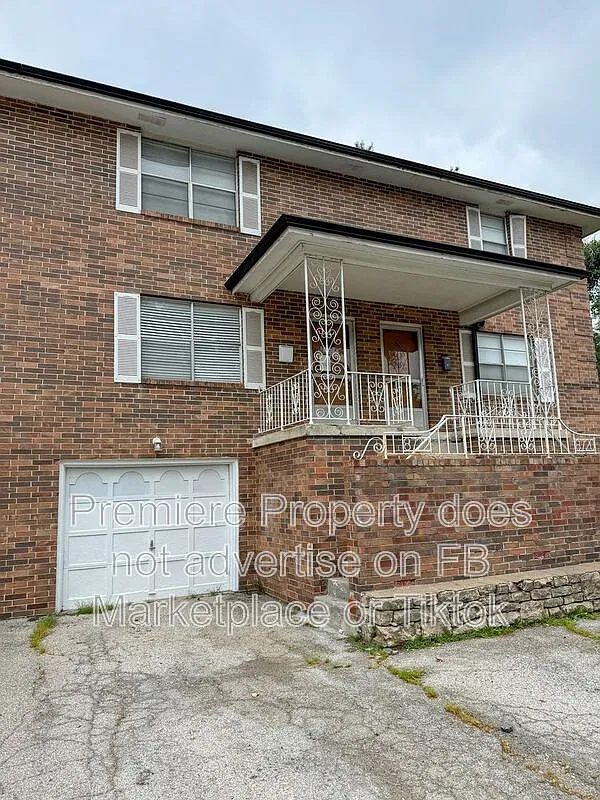 2 bed, 1.5 bath, 935 sqft, $1,295 — Photo 1