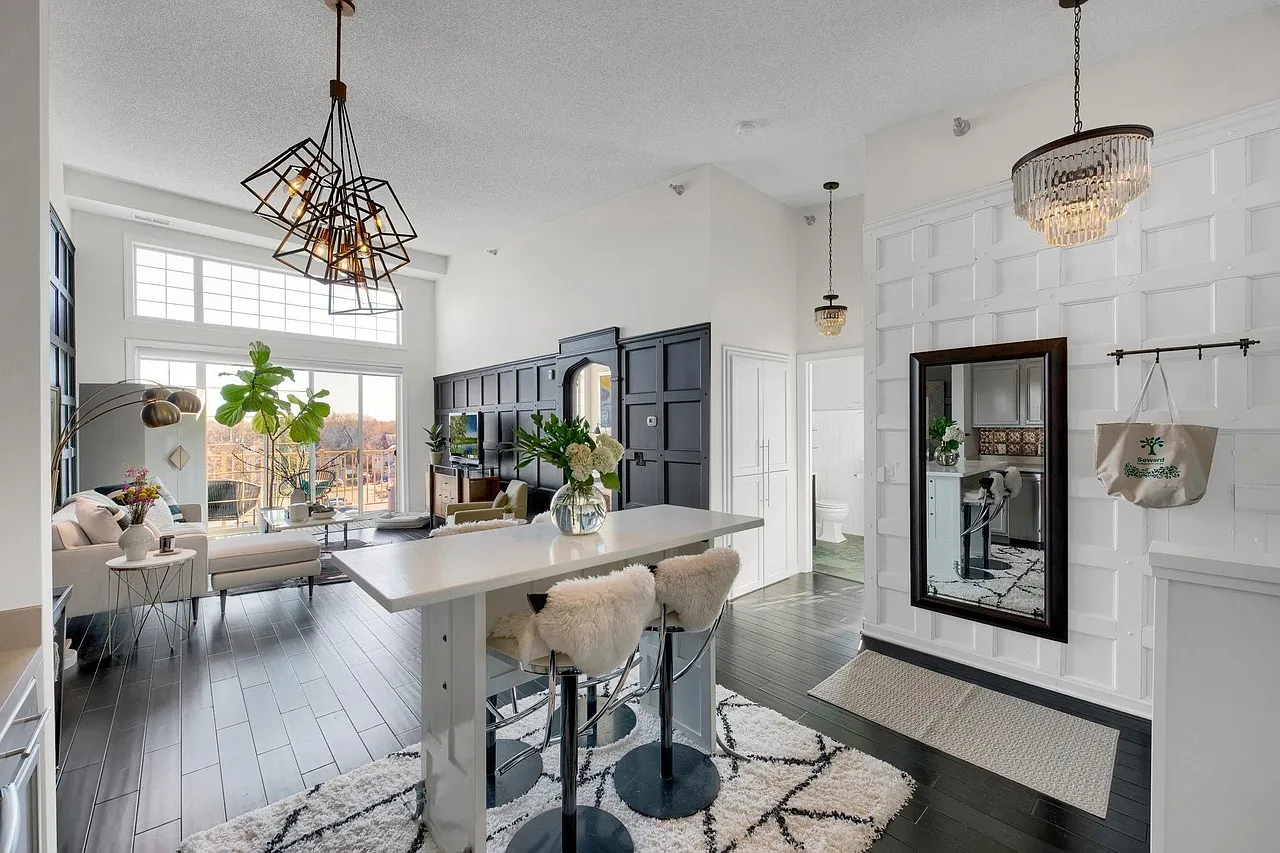 1 bed, 689 sqft, $1,975 — Photo 1