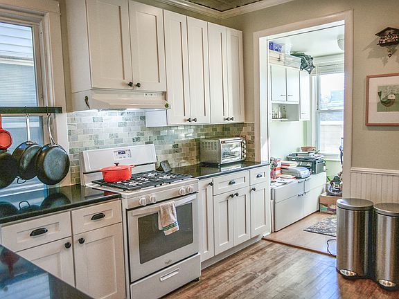 4th image of 4124 N Maplewood Ave