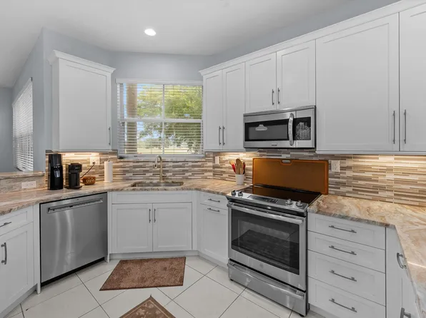 2104 Country Golf Dr, Wellington, FL 33414