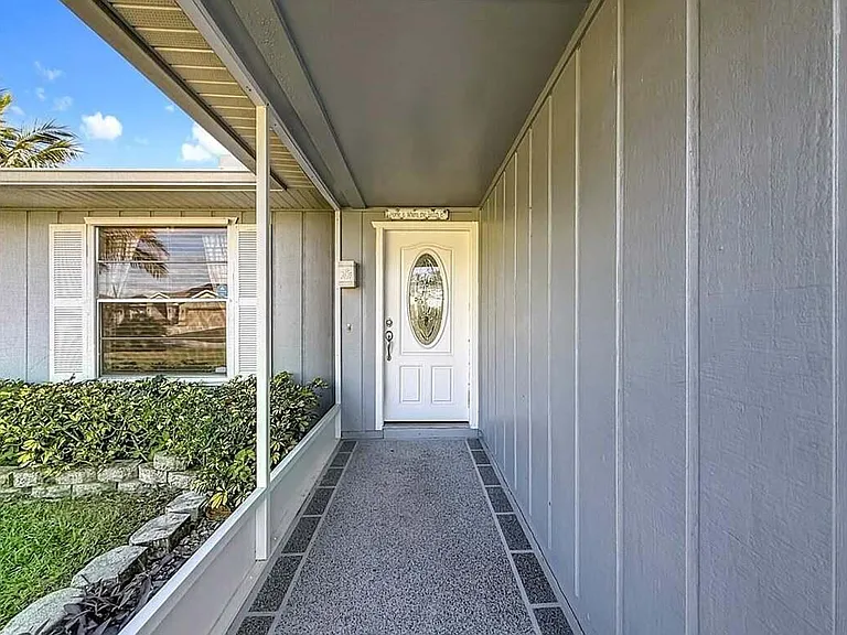 274 NE Glentry Ave — Photo 3