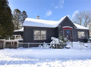 75 Cobbs Hill Dr, Rochester, NY 14610